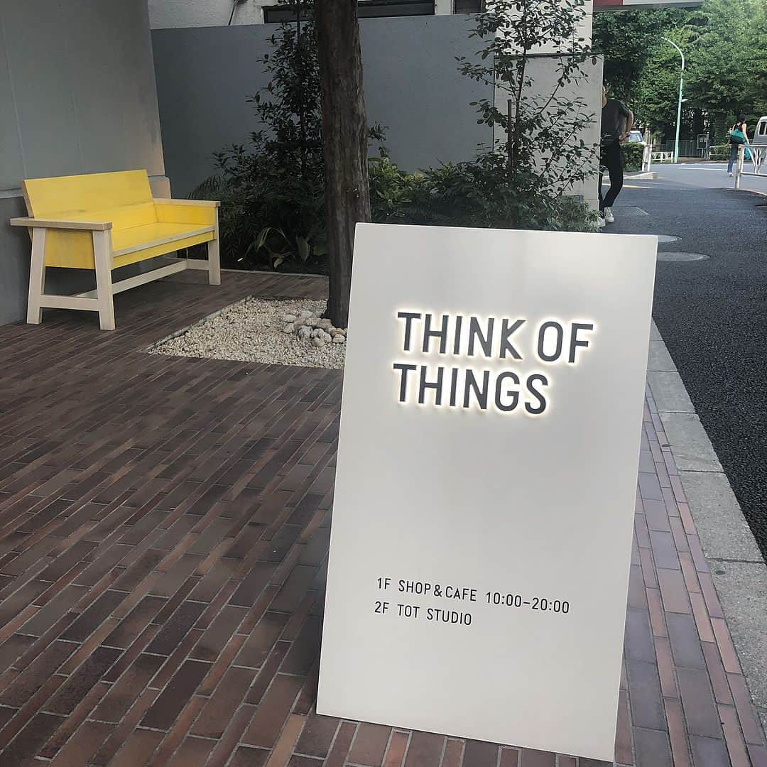 ここみるのインスタグラム：「キャラメルラテめちゃくちゃ 美味しかった😋  #thinkofthings  #表参道 #表参道カフェ #カフェ巡り #カフェ」