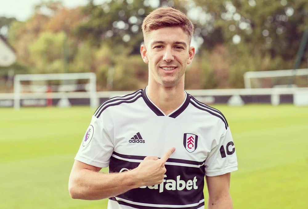 ルシアーノ・ビエットのインスタグラム：「Very excited about this new adventure / Muy ilusionado con esta nueva aventura @fulhamfc」
