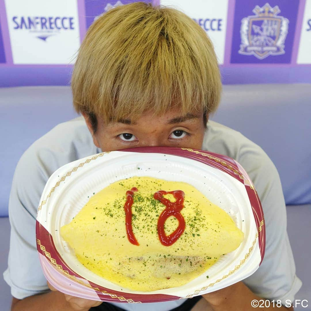 サンフレッチェ広島さんのインスタグラム写真 - (サンフレッチェ広島Instagram)「2018シーズンの選手コラボメニュー第6弾が決定🍴  柏好文選手のコラボメニューは、「18オムライス」😋 オムライスに添えるソースは、30種類の中から選んで、オーソドックスなケチャップになりました😊 時間の許す限り、柏選手の背番号「18」を描いてお届けします✨  #柏好文選手 #sanfrecce」8月10日 23時29分 - sanfrecce.official