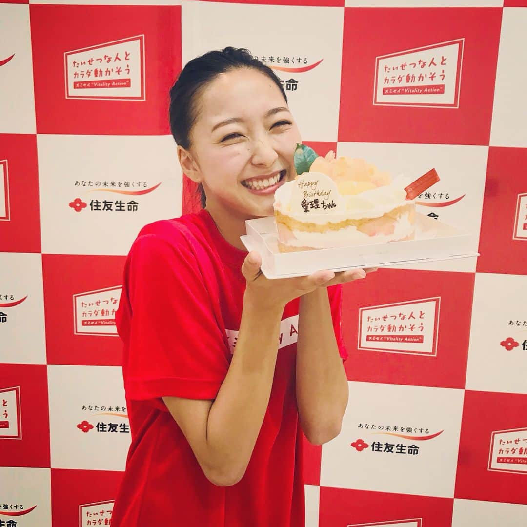 畠山愛理さんのインスタグラム写真 - (畠山愛理Instagram)「😝🎂 #少し早めの #誕生日 #サプライズケーキ #ありがとうございます 😊💛」8月11日 0時58分 - airihatakeyama