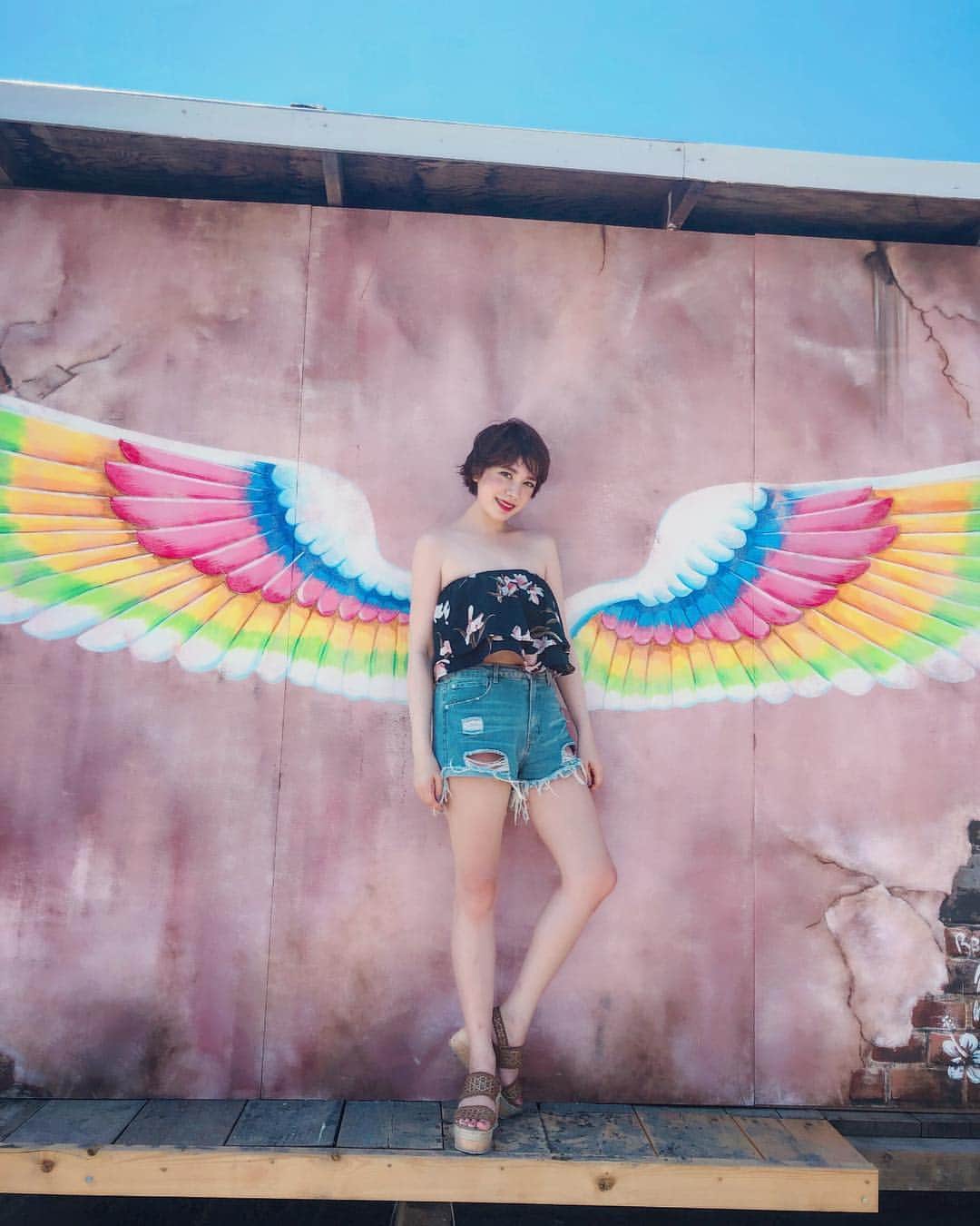 のインスタグラム：「お休み❗️わーい❗️🤩 帰省される方はお気をつけて😇 みなさん有意義なお盆休みをお過ごし下さい💕🤗 #お盆休み #ロッキン #indigolaend  #official髭男dism #manwithamission #thebandapart  #羽根 #映え #インスタ映え #photogenic #instagood #travelphotography #summervacation #vacation #summer #yuigahama #ocean #海 #由比ヶ浜 #海の家 #kamakura #鎌倉 #swimwear #水着 #bikini #ビキニ #instagenic #beach #avexbeachparadise #お洒落さんと繋がりたい」