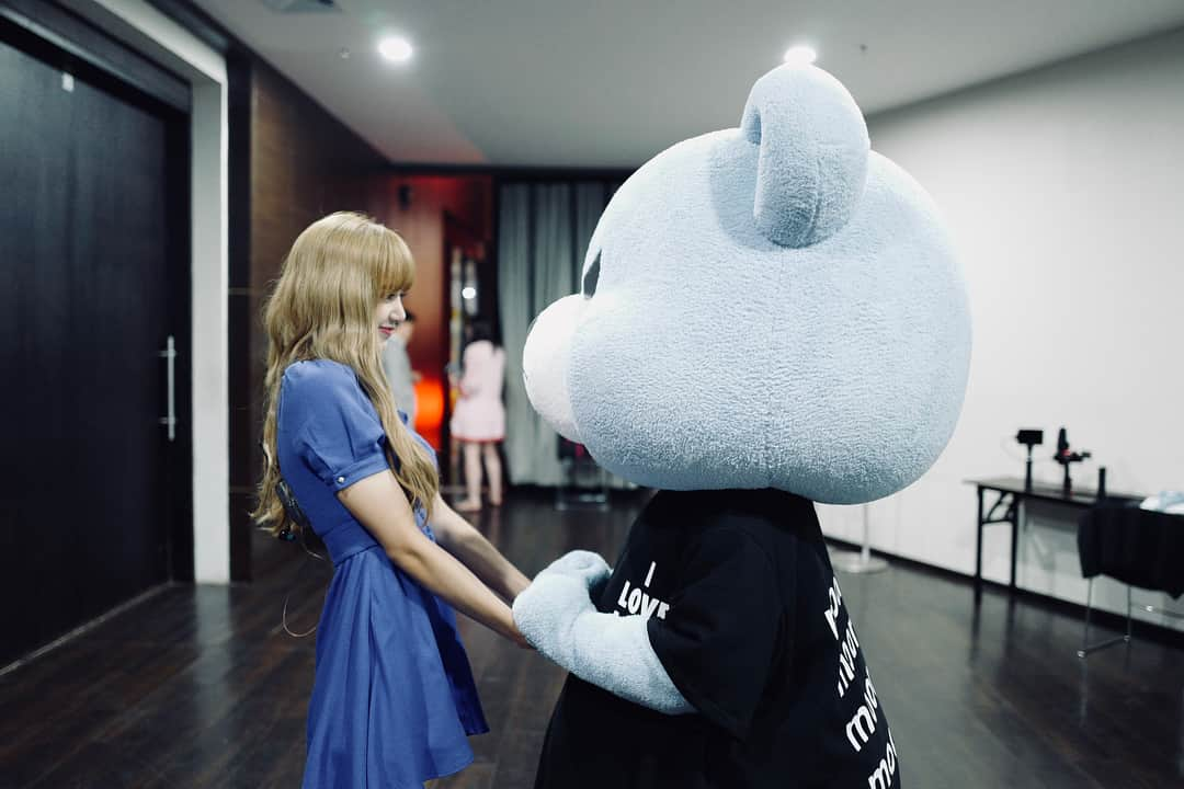 リサさんのインスタグラム写真 - (リサInstagram)「with @krunk_official」8月11日 10時41分 - lalalalisa_m