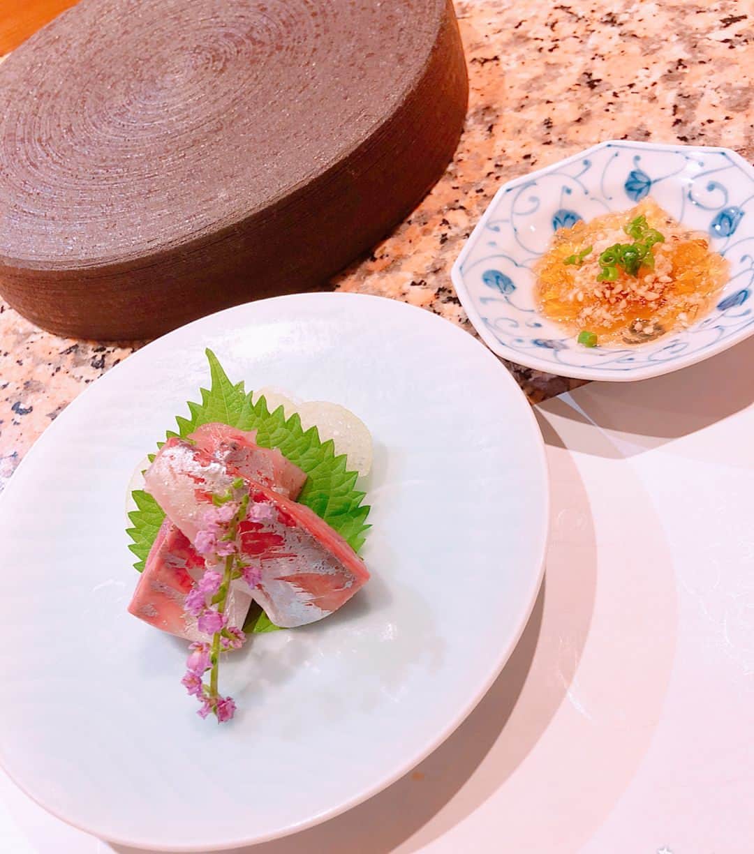 杉本有美さんのインスタグラム写真 - (杉本有美Instagram)「昨日はお寿司を🍣  初めて行った、恵比寿にある #karume さん。 美味しかった😍  大好きな雲丹❤️ 接客もサービスも凄く良かった。  また行きたいな✨  #恵比寿 #karume」8月11日 10時44分 - sugimotoyumi_official