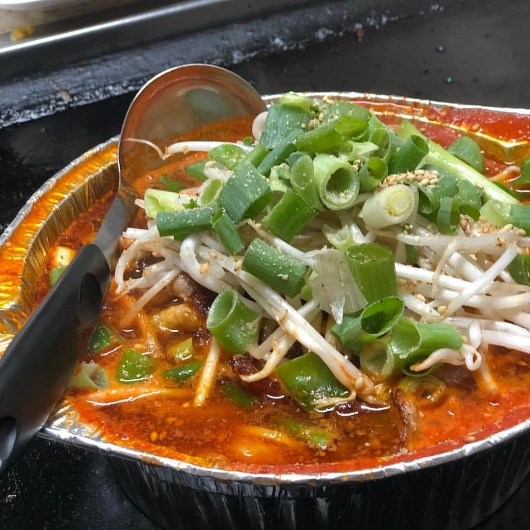 芝本裕子さんのインスタグラム写真 - (芝本裕子Instagram)「最近のシメは裏メニュー？のラーメン❤️これ食べないとお腹おさまらない😂  #ぎゅんた #ぎゅんた六甲道 #ラーメン #ママ毎回爆笑 #ラーメン好き #shiba_u」8月11日 23時15分 - yukoshibamoto