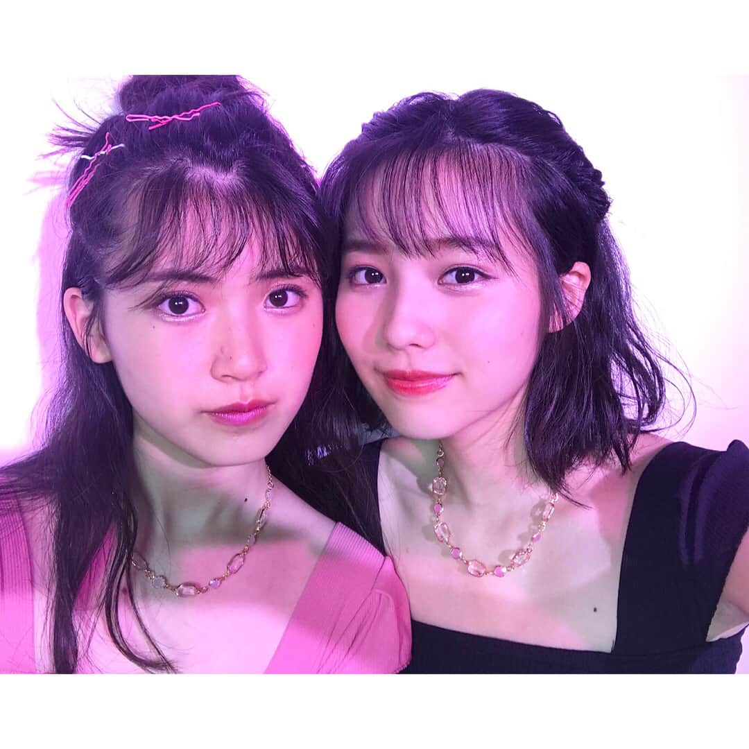 秋田汐梨さんのインスタグラム写真 - (秋田汐梨Instagram)「・ chuuページでかなみちゃんと🌷 ふろくのコスメ使ってますか〜？ 私はね、リップがお気に入りです😏」8月11日 23時16分 - shiori_akita319official