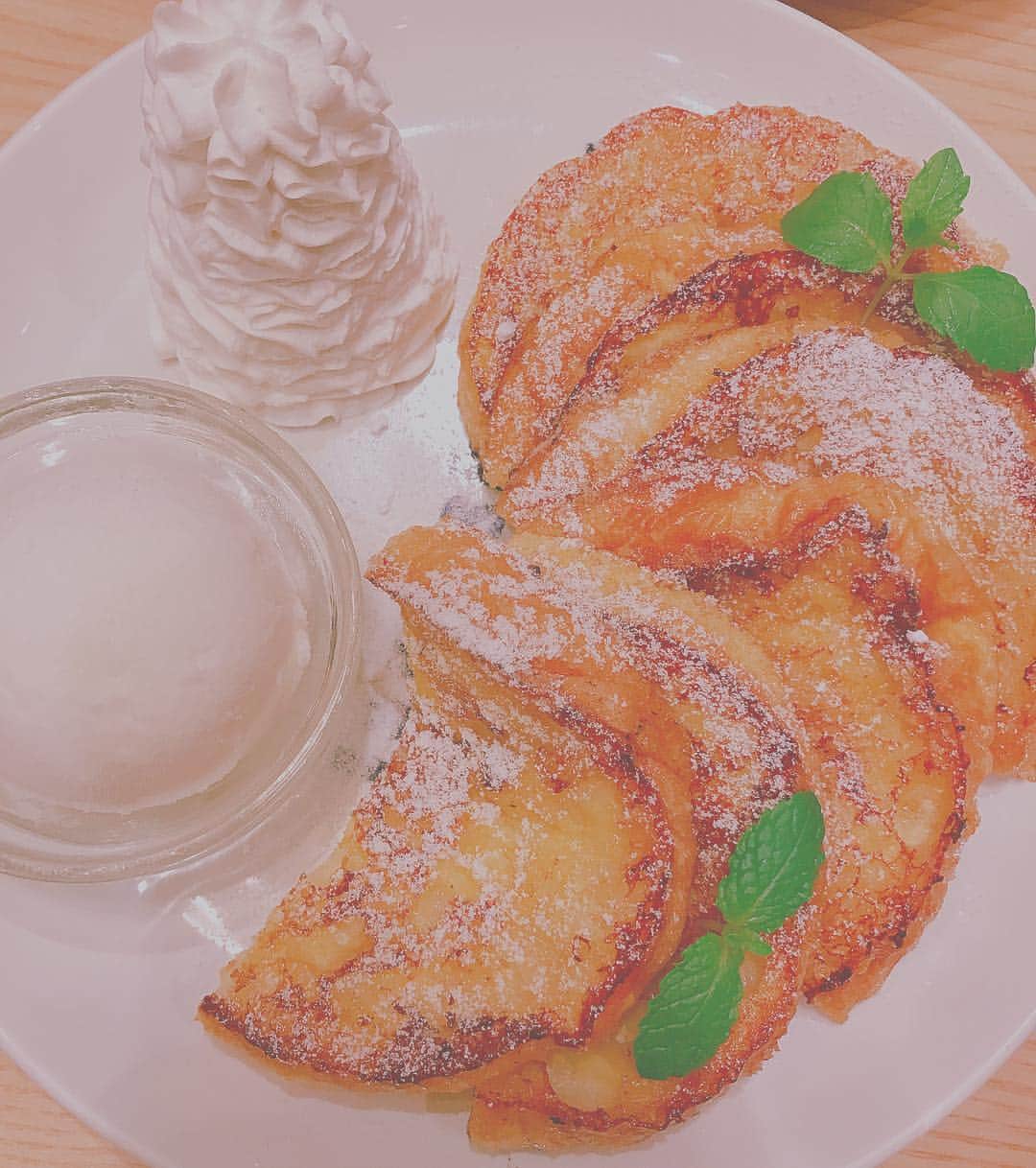 のインスタグラム：「フレンチトースト食べたすぎて昨日急に友達を連れ出してしまった🤦🏻‍♀️ 全然頻繁には食べてないけど フレンチトーストはまりぎみ🤦🏻‍♀️」