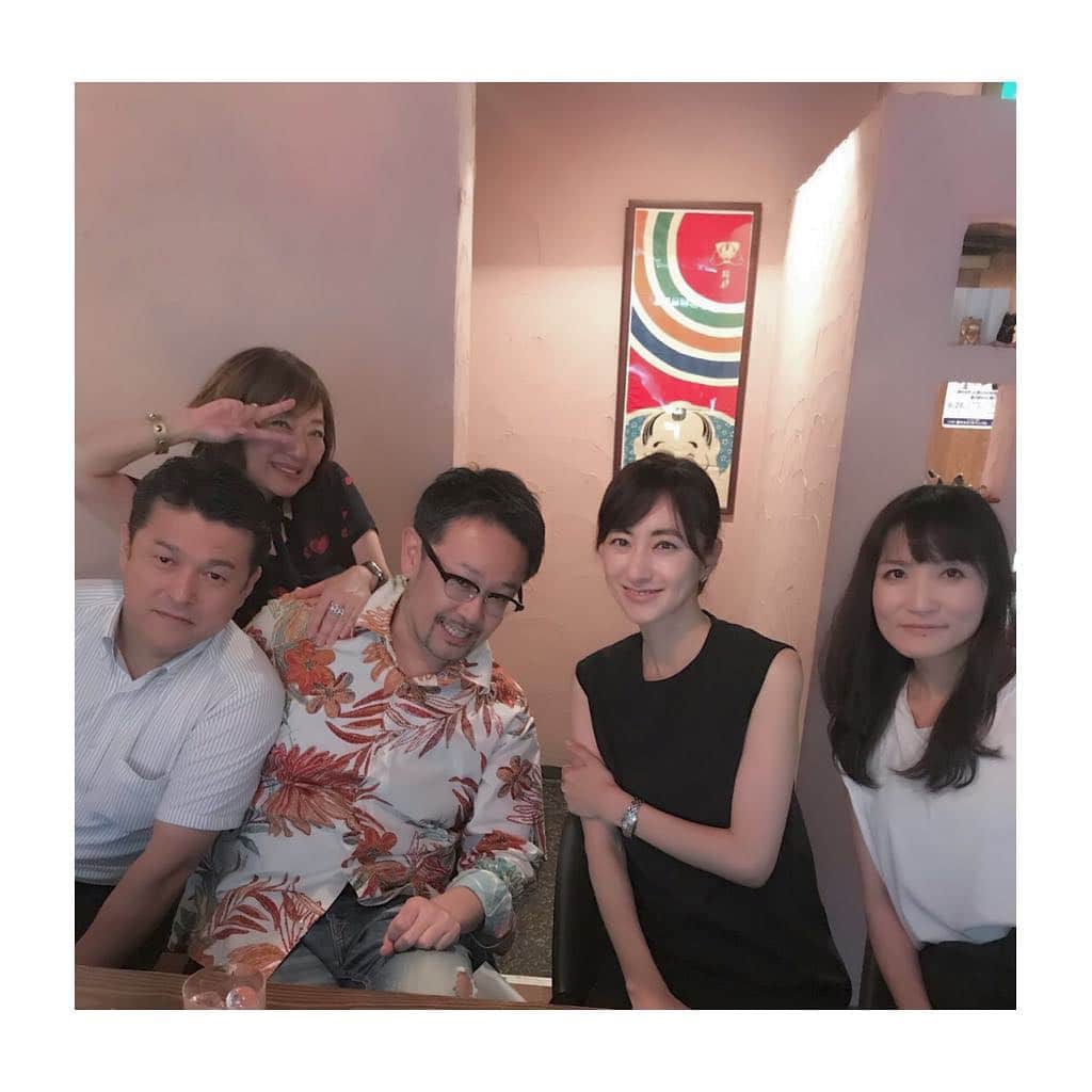 前田ゆかのインスタグラム：「実家に帰ると必ず行く場所、 天真爛漫！ ・ 元気になる弾ける笑顔のひとみさんのお店。 ・  #熊本#天真爛漫#焼酎アドバイザー #焼酎BAR#次の日に残らないお酒  #ここで知った焼酎のおいしさ #同級生と一緒に！ #時間が過ぎるのが早すぎる  #わらいっぱなし」