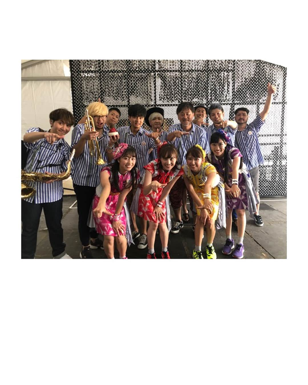 高城れにさんのインスタグラム写真 - (高城れにInstagram)「ROCK IN JAPAN FES2018 今年もありがとうございました♡ とってもとっても楽しかったです😊♡ 今年も出演できて本当に嬉しいっ ももクロ好きな方！ そうでない方！(好きになってくれたかな☺️？) たくさん盛り上がってくれてありがとう😄！ #ROCKINJAPANFES2018 #ロッキン #フェス #ももクロ #DMB」8月11日 16時02分 - takagireni_official