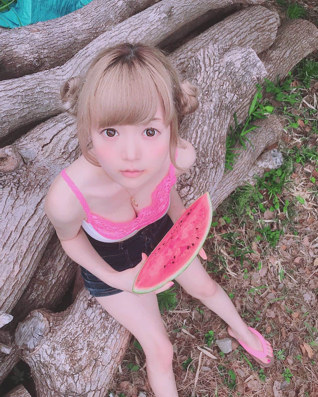 まきろん。さんのインスタグラム写真 - (まきろん。Instagram)「スイカたべゆ〜??」8月11日 16時57分 - natsuyagimaki