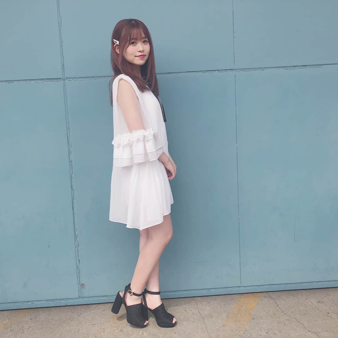 冨吉明日香のインスタグラム：「. 握手会ありがとうございました🌷 . 今日のおようふくは @lissi__boutique のワンピース👗💍 . 腕の部分が大胆にシースルーになってて 他にないデザインで可愛い😭💫 (2枚目わかりやすいかな🧐) . かわいいのたくさんで迷ったけど 生地感もよくて大正解だった〜〜 いっぱい着よう〜🌸🌸 . #lissiboutique #setup  #onepiece #とみよしふく」