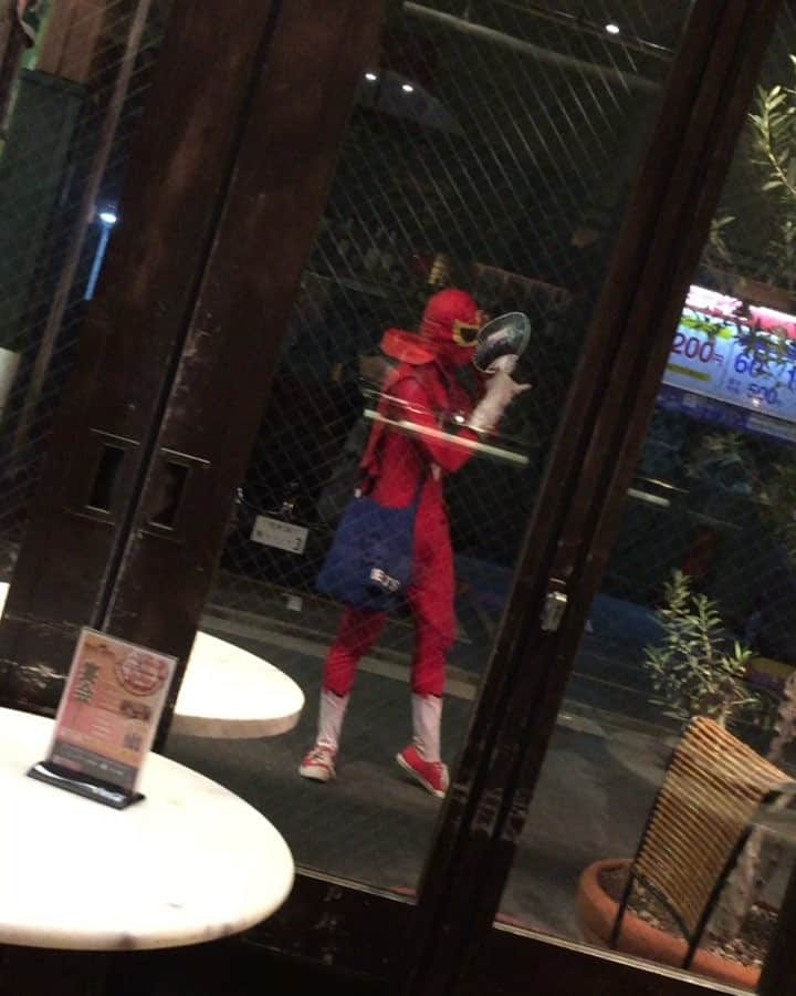 花原あんりのインスタグラム：「名古屋にヌーチーが😳⁉️⁉️笑 ずっと決めポーズしてきたぁ🤣‼️笑 そんな、どらごんぼぅず本日更新されました☺️✨✨ 是非見てください(*´꒳`*)💕 →→ https://youtu.be/_4nqE0a4PHU  #singers #singing #musics #音楽 #vocals #acoustic #アーティスト #artist #artiste  #アーティスティック#artistic #television #vocals #シンガー #singer #女優 #happy #MC #幸せ #Tokyo #TV  #イベント #名古屋 #コンサート #釣り #fishing」