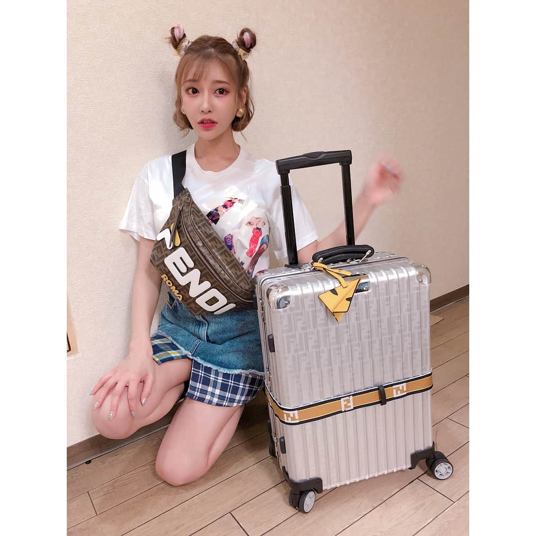 明日花キララのインスタグラム：「今日もよろしく👧🏽🌼」