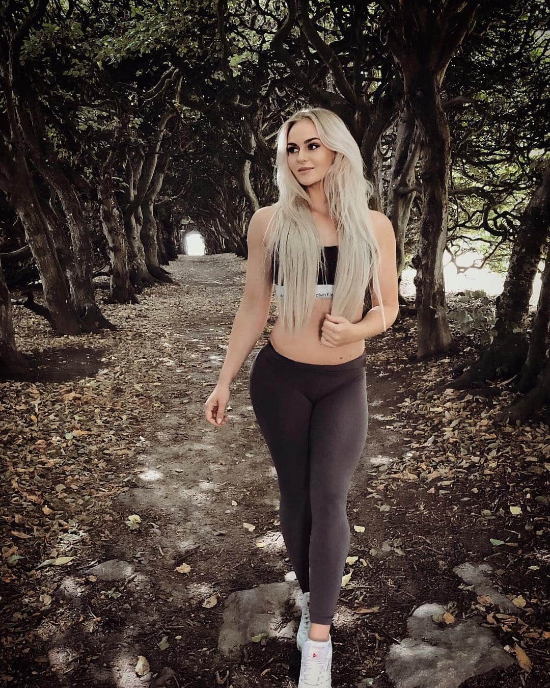 Anna Nyströmのインスタグラム：「Amazing weather and perfect day to explore cool places like this ☺️🌿」