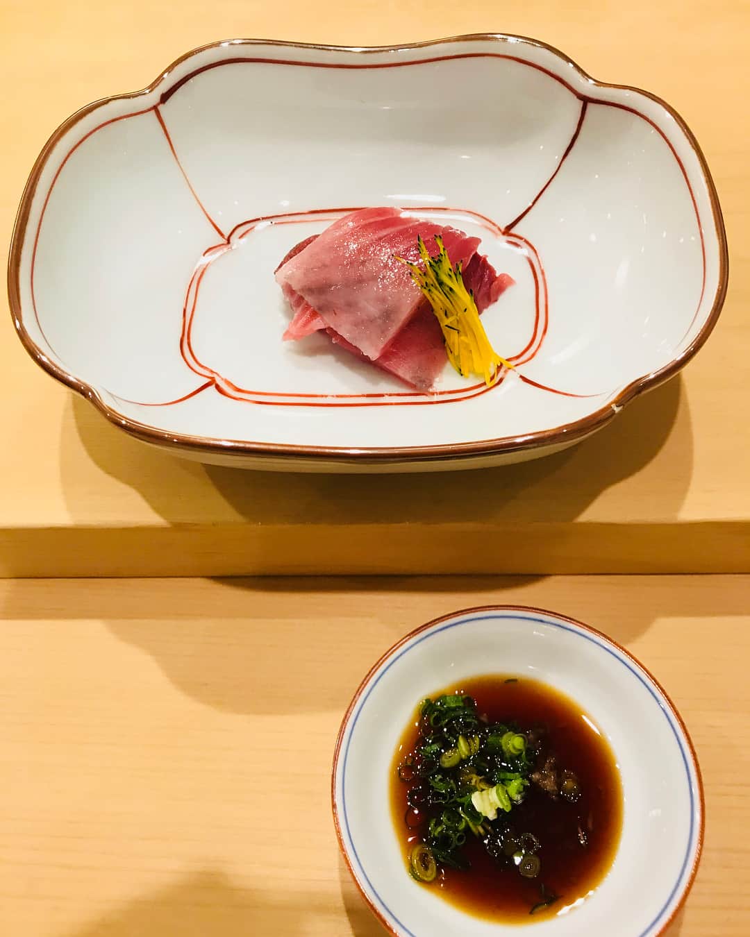 朝風れいさんのインスタグラム写真 - (朝風れいInstagram)「父の誕生日のお祝い。  600本に1本という希少な、めでたいビール🍺お店のご主人の粋なはからいで、出して下さいました😵😍 ・ ・ 家族4人でのご飯は楽しいなぁ✨ パパ、これからも元気でいてね ◟̆◞̆♡ ・ ・ ・ #エビスビール #yebisubeer #間違い探し #分かるかな #8月11日 #パパ #おめでとう #おくやま さん #いつもありがとう #芸術のような #美しい #お料理」8月12日 1時22分 - rei.wd