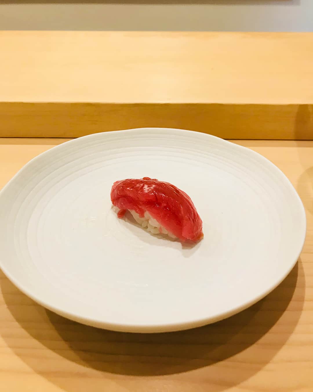 朝風れいさんのインスタグラム写真 - (朝風れいInstagram)「父の誕生日のお祝い。  600本に1本という希少な、めでたいビール🍺お店のご主人の粋なはからいで、出して下さいました😵😍 ・ ・ 家族4人でのご飯は楽しいなぁ✨ パパ、これからも元気でいてね ◟̆◞̆♡ ・ ・ ・ #エビスビール #yebisubeer #間違い探し #分かるかな #8月11日 #パパ #おめでとう #おくやま さん #いつもありがとう #芸術のような #美しい #お料理」8月12日 1時22分 - rei.wd