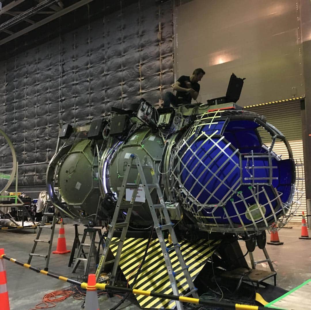 マシ・オカのインスタグラム：「Our submersible from outside.  #themeg  #themegmovie」