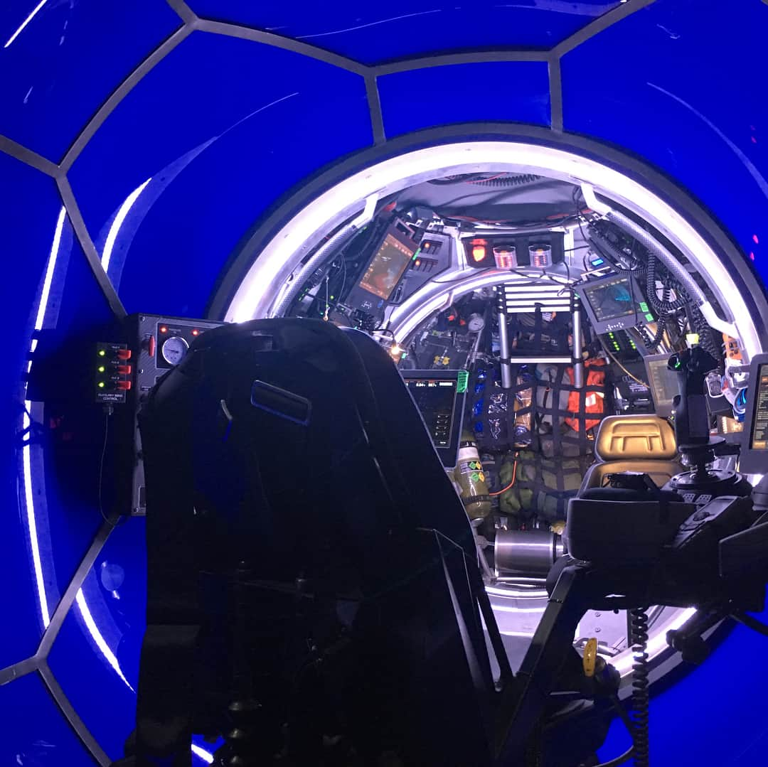 マシ・オカのインスタグラム：「Our submersible from the inside. #themeg  #themegmovie」