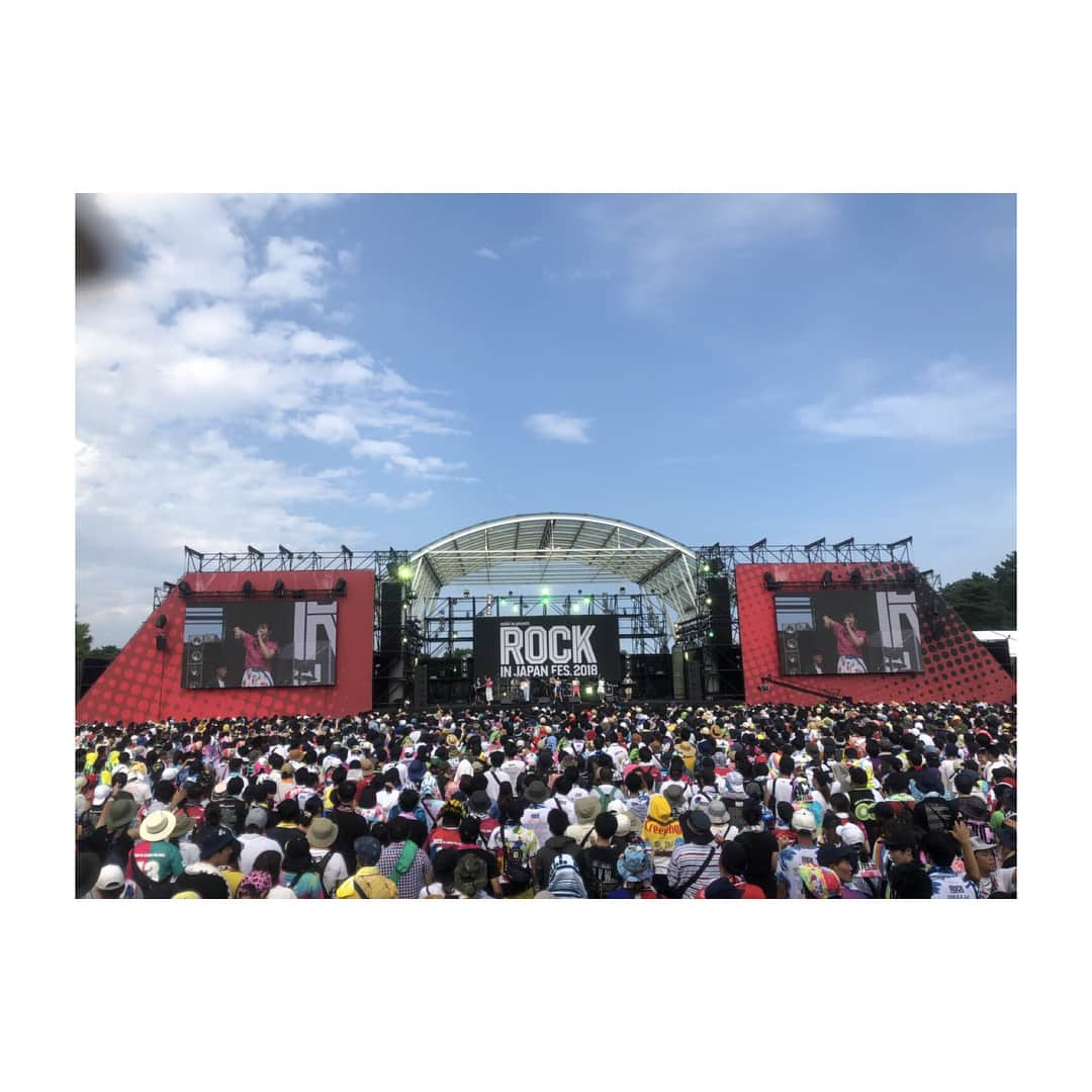 かれん（古賀かれん）さんのインスタグラム写真 - (かれん（古賀かれん）Instagram)「. 昨日はROCK IN JAPAN2018でした！LAKE STAGEにて！！ . 暑い中、たくさんの方が来てくれて嬉しかった！！感謝です☺︎🌈🙏🏻 . 事務所の先輩の中川翔子さんのバックで出た以来、4年ぶりのLAKE STAGEでした！！ . また来年も出られるように、もっと大きいステージに立てるように頑張ります！ . そして！同じ日に出てたチームしゃちほこのはるちゃんにやっと会えました〜〜！ 他にも知ってる人にたくさん会えて嬉しかったです☺︎ . #rockinjapan2018  #rockinjapan  #rijf2018  #rij #ロッキンジャパン  #ロッキン」8月12日 17時27分 - lgm_karen_official