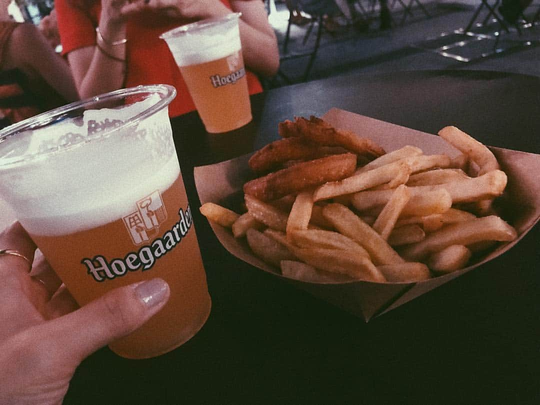 堀田茜さんのインスタグラム写真 - (堀田茜Instagram)「夏はやっぱりビアガーデンだよね🍺❤️❤️❤️ #ビール #hoegaarden」8月12日 18時44分 - akanehotta