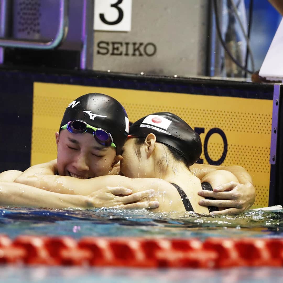 日本オリンピック委員会さんのインスタグラム写真 - (日本オリンピック委員会Instagram)「水泳のパンパシフィック選手権第3日（11日）、 競泳女子100mバタフライは池江璃花子選手が56秒08の日本新記録をマークし、主要国際大会で初めて金メダルを獲得。女子200m個人メドレーは大橋悠依選手が大会新で制し400mとの2冠を達成、寺村美穂選手が3位となりました。 また、男子200m個人メドレーは萩野公介選手、男子4×100mフリーリレーでは日本（中村克選手、塩浦慎理選手、松元克央選手、溝畑樹蘭選手）がそれぞれ3位に入りました。（写真：フォート・キシモト） . 🏊‍♀️Pan Pacific Swimming Championships 2018🏊‍♂️ . [Women's 100m Butterfly] 🥇池江璃花子/Rikako Ikee . [Women's 200m Individual Medley] 🥇大橋悠依/Yui Ohashi 🥉寺村美穂/Miho Teramura . [Men's 200m Individual Medley] 🥉萩野公介/Kosuke Hagino . [Men's 4x100m Free Relay] 🥉中村克、塩浦慎理、松元克央、溝畑樹蘭/Katsumi Nakamura, Shinri Shioura, Katsuhiro Matsumoto, Juran Mizohata . Photo:PHOTO KISHIMOTO . #Swimming #panpacs2018 #Roadto2020 #水泳 #競泳 #パンパシ水泳 #トビウオジャパン #池江璃花子 #大橋悠依 #寺村美穂 #萩野公介 #中村克 #塩浦慎理 #松元克央 #溝畑樹蘭 #がんばれニッポン #JapaneseOlympicCommittee #TEAMNIPPON」8月12日 11時17分 - teamjapanjoc
