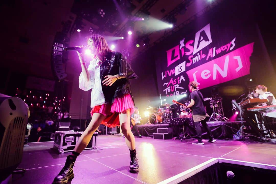 LiSAさんのインスタグラム写真 - (LiSAInstagram)「LiVE is Smile Always〜ASiA TOUR2018〜［eN］@香港  Next is 台湾\( ¨̮ )/ #LiSA #ASiATOUR2018 #eN #香港 #HONGKONG  photo by @kamiiisaka」8月12日 11時24分 - xlisa_olivex