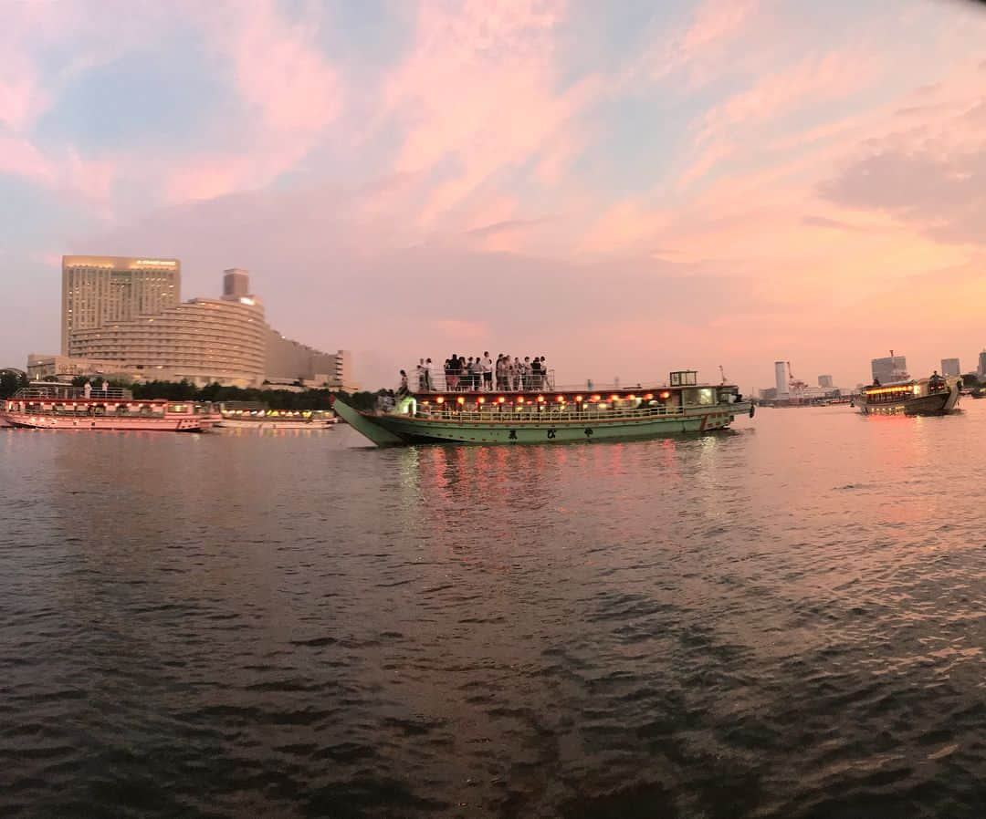 近藤萌恵里さんのインスタグラム写真 - (近藤萌恵里Instagram)「花火🎆 今年初めての夏らしい行事〜  #花火  #屋形船」8月12日 12時03分 - moerii_25