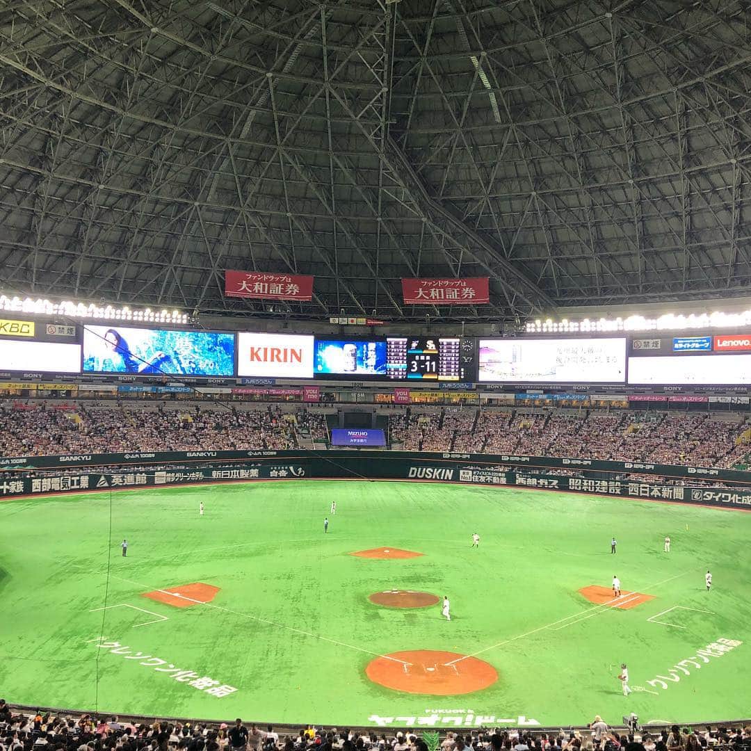 石井一久のインスタグラム：「問題です。 クレソワン化粧品は、どこでしょう？ ピッピ・ピッピ・ピッピ・ピッピ。」