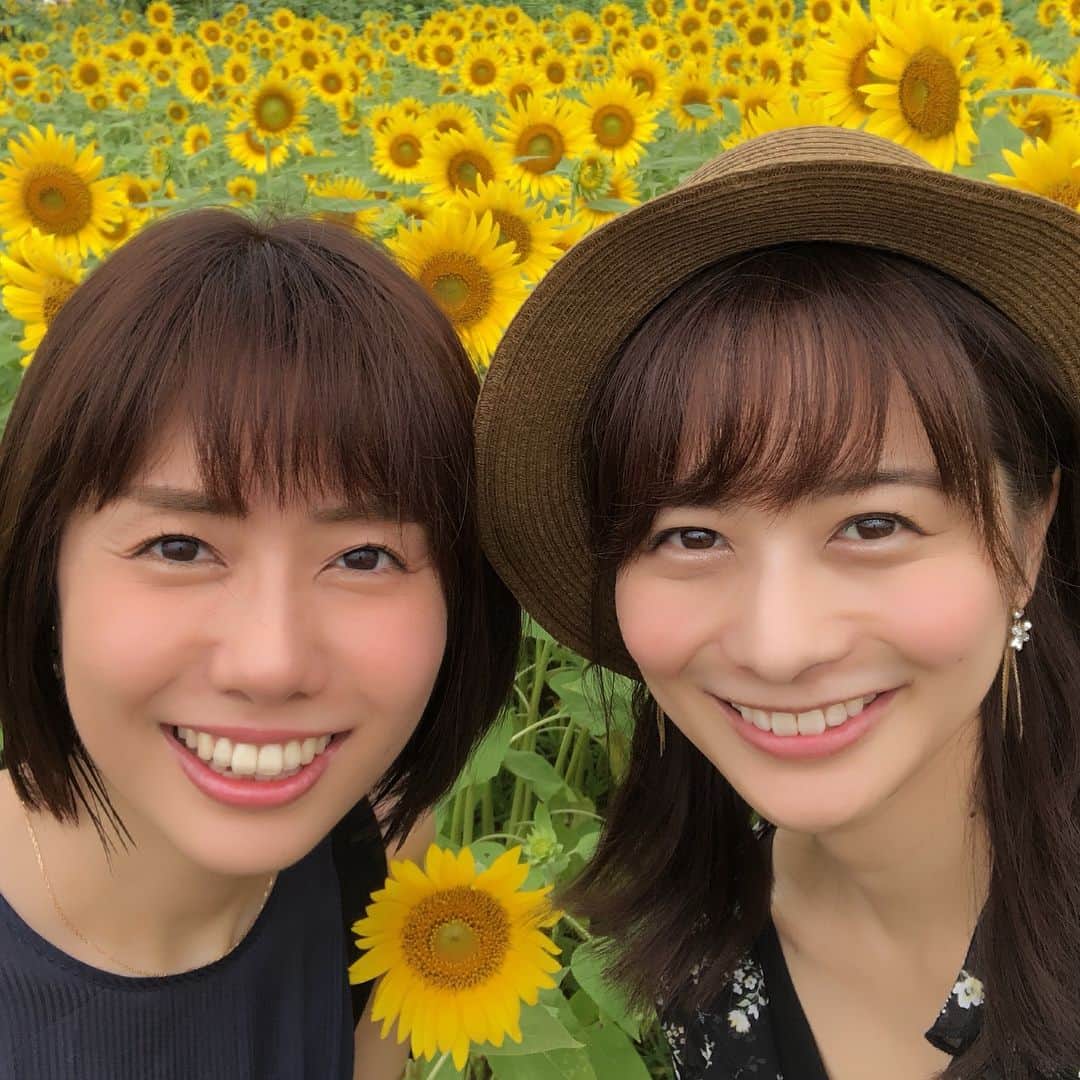 高見侑里さんのインスタグラム写真 - (高見侑里Instagram)「◡̈♥︎ ひまわり畑🌻💕 #図らずも夕貴ちゃんとおばたさんの写真の構図に似てしまいました #それなら手にねこじゃらしを持ったらおもしろかったなぁ笑」8月12日 15時53分 - yuri_takami_official