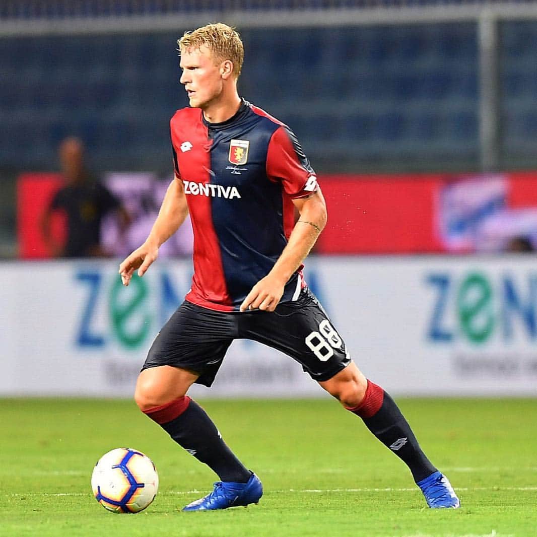 オスカル・ヒリェマルクのインスタグラム：「Una grande serata con un ottimo inizio di questa stagione!👊🏻 Grazie a tutti i tifosi e congratulazioni per i tuoi quattro gol @pjona_9! 💯🔴🔵」
