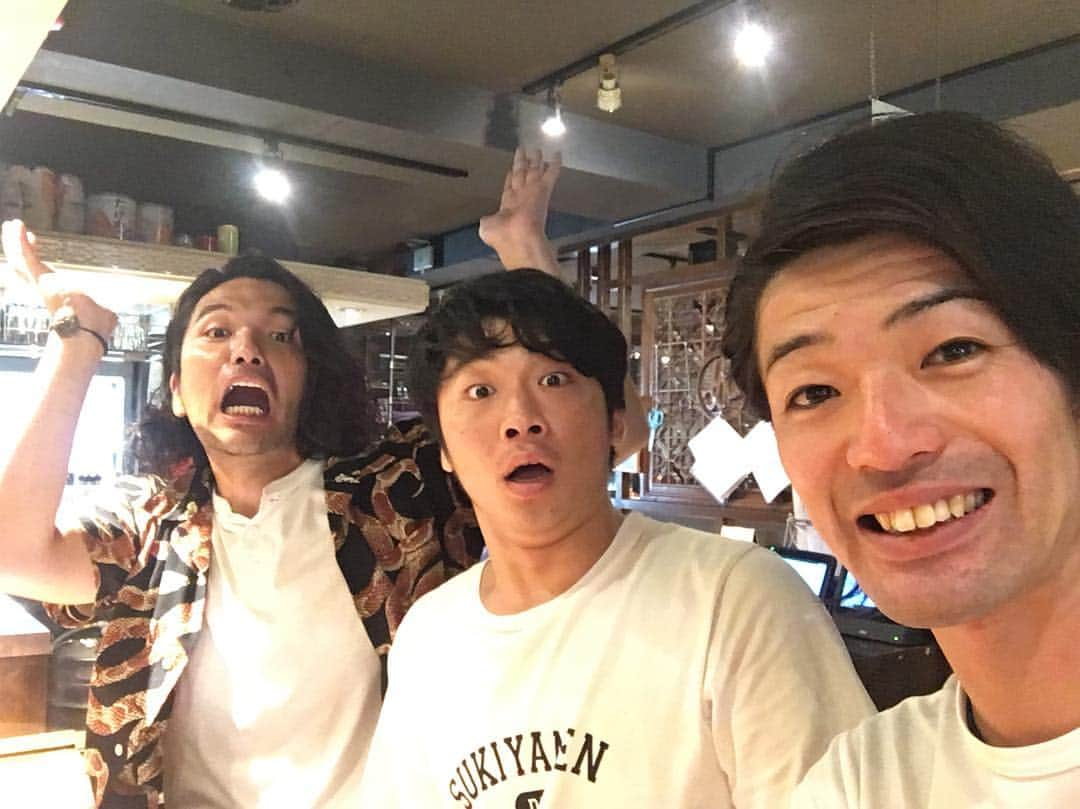 辻井亮平さんのインスタグラム写真 - (辻井亮平Instagram)「ラップバトルありがとうございました！2人がソッコー大阪戻りなんで、5分だけ飲ましてもらいます！  #にいやま #もり #山さん」8月12日 19時52分 - aironhed_tsujii