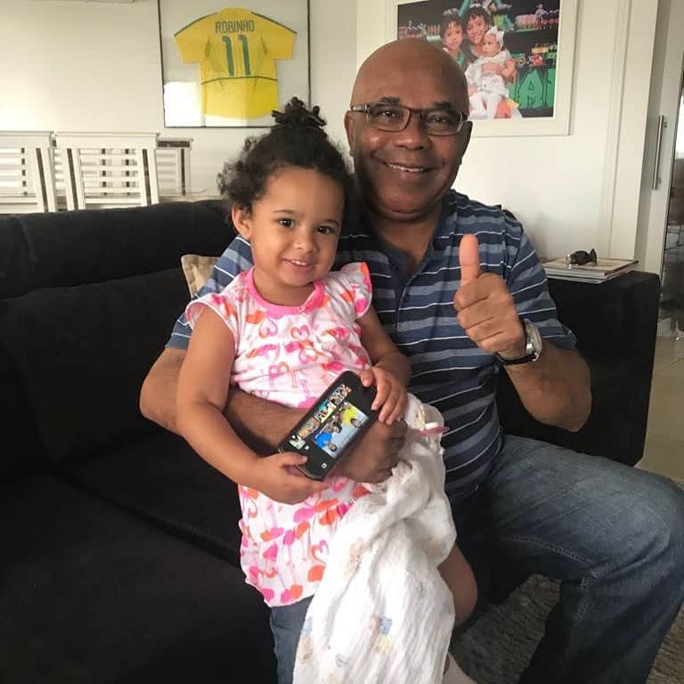 のインスタグラム：「Feliz dia dos pais 👍🏾❤️👍🏾❤️」