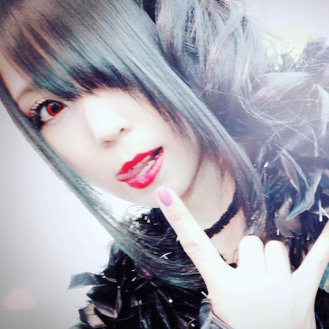 矢島舞依さんのインスタグラム写真 - (矢島舞依Instagram)「❤︎❤︎❤︎ I just started Instagram!! * #セルフィー #selfie #music #metal #メタル #symphonicmetal #vampire #ヴァンパイア #v系 #gosick #ゴシック」8月12日 20時43分 - maisama.vampire