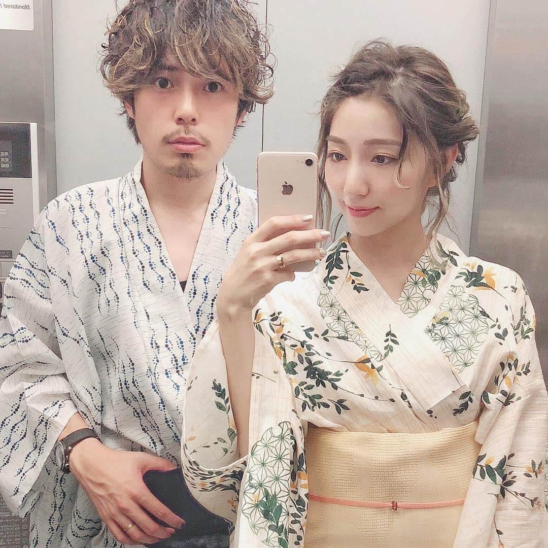 松尾 瞳さんのインスタグラム写真 - (松尾 瞳Instagram)「. ふたりとも白地で爽やかな浴衣でした👘♡ / @kimonoyamato . とりあえず浴衣投稿はこれにて終了🌿 . #浴衣 #佑記の顔なに #なんでそんなに目見開いてるん #まんまるおめめ #ゆーきひとみ #夫婦 #カップル #カップルフォト #浴衣アレンジ #ヘアアレンジ」8月12日 21時27分 - hitomimatsuo.09