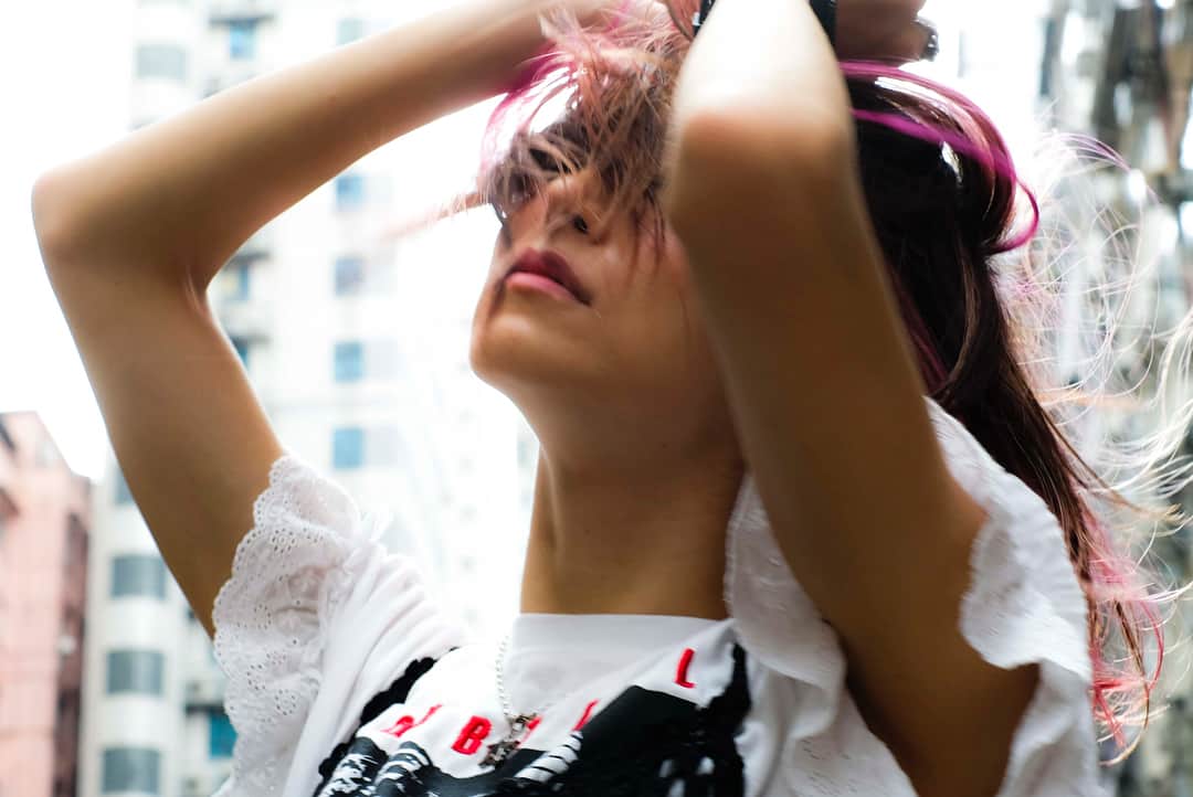 LiSAさんのインスタグラム写真 - (LiSAInstagram)「香港楽しかったぁー！ありがとう\( ¨̮ )/また来るねっ\( ¨̮ )/次は来週、台湾でーすっ\( ¨̮ )/ #日本ただいまぁーっ！ #LiSA #髪が伸びて来た #香港 #ASiATOUR2018 #eN  photo by. @kamiiisaka」8月12日 21時41分 - xlisa_olivex