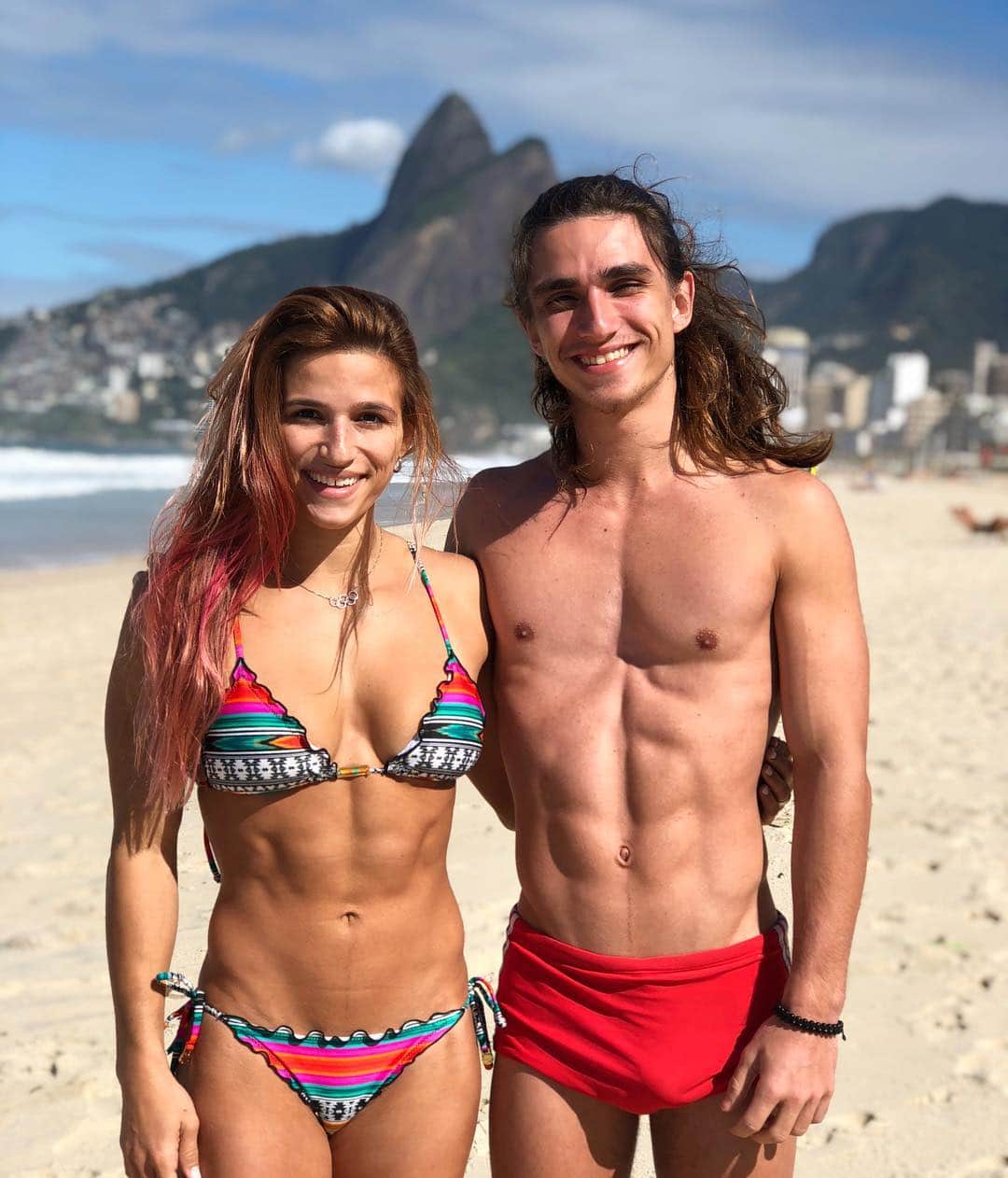 ジャジ・バルボサのインスタグラム：「#família #irmaosbarbosa 💥🤪🍀」