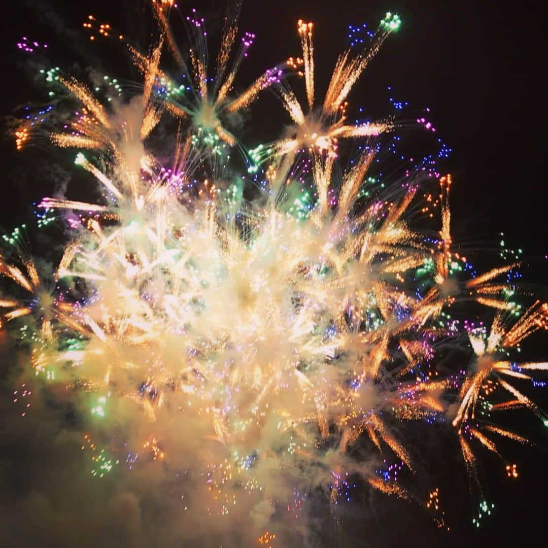 馬場彩月さんのインスタグラム写真 - (馬場彩月Instagram)「はなび _ _  #fireworks #crowded #wallow #mellow #art #tokyo #花火」8月13日 1時57分 - sazuki_vivian