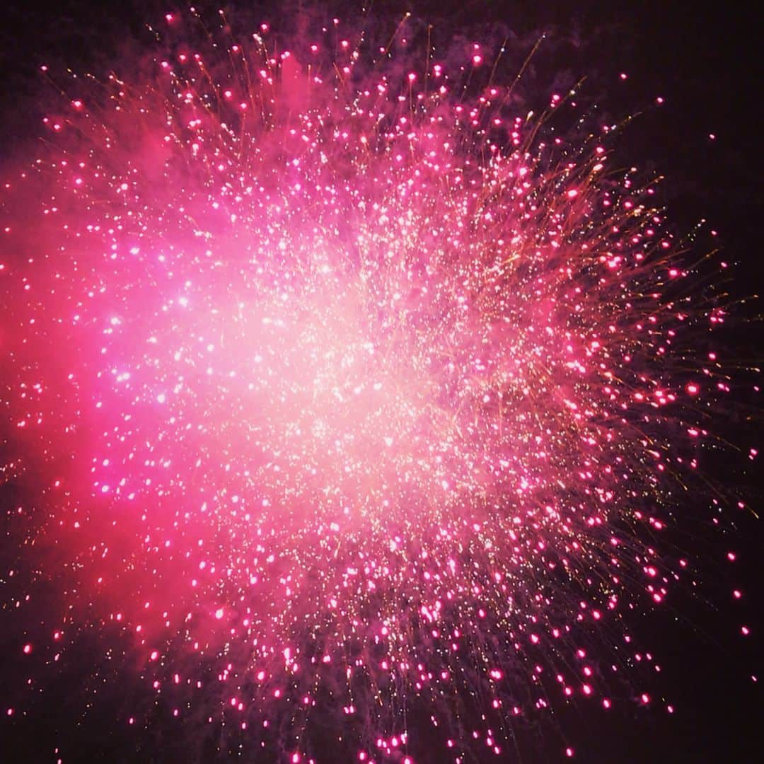 馬場彩月さんのインスタグラム写真 - (馬場彩月Instagram)「はなび _ _  #fireworks #crowded #wallow #mellow #art #tokyo #花火」8月13日 1時57分 - sazuki_vivian