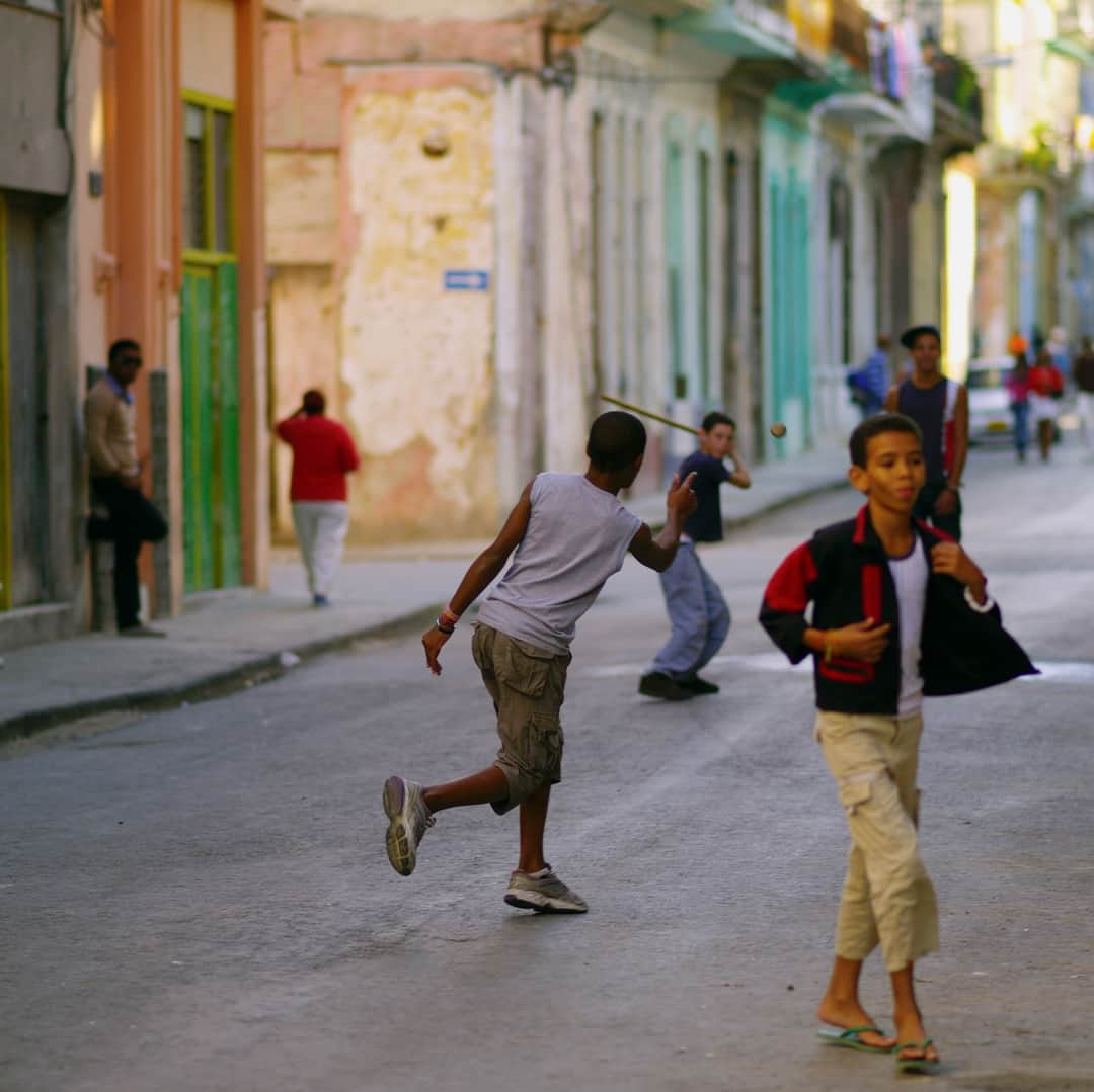 玉木宏のインスタグラム：「#cuba #こどもたち #あそびかた」