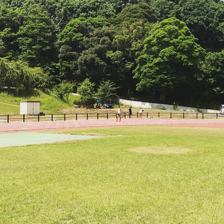鍜治木崚のインスタグラム：「とぶ。 #暑い#直線#ハードル」