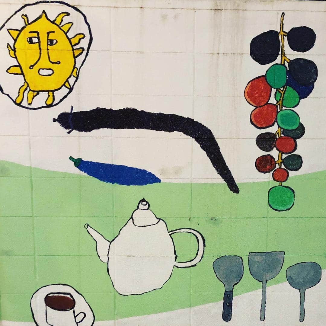 英智さんのインスタグラム写真 - (英智Instagram)「博多の街の中に埋もれてる壁画。 この抜け感。(^^)最高。 #抜け感 #壁画 #嬉しい楽しい大好き」8月28日 0時07分 - hidenorikuramoto