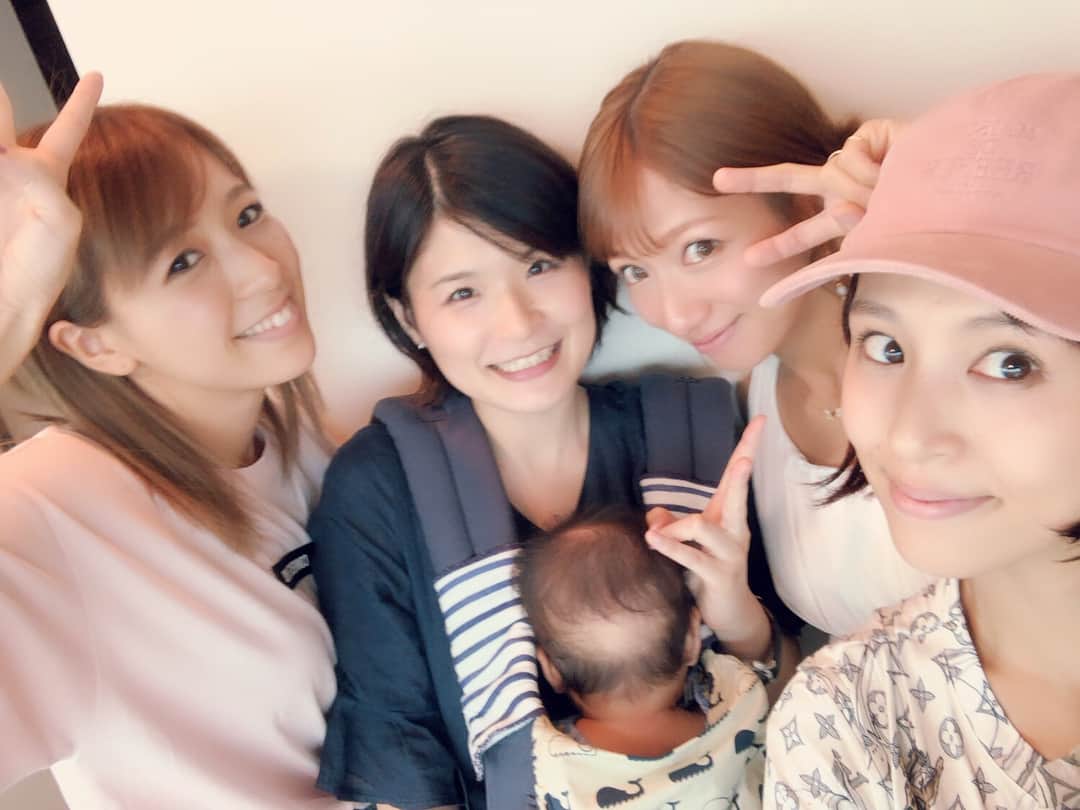 林弓束さんのインスタグラム写真 - (林弓束Instagram)「10年以上の友達、のん、かすみ、YVEとー！ 子供baby👶🧒たちとランチ❤️ 子供って赤ちゃんってなんて可愛くてなんてパワフルなんだろう！！！🤣🤣 あー楽しかった😊✨」8月28日 0時16分 - hayashiyuzuka