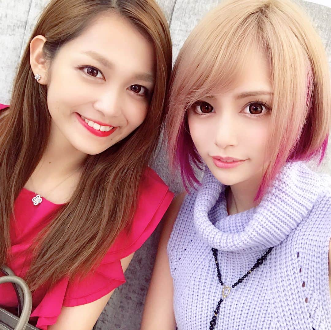 のインスタグラム：「短い時間だったけど会えた💋 お互いに近況報告☺️ かわい子ちゃん好き💓💓💓 ． #お互い大人になりました  #GODIVA」