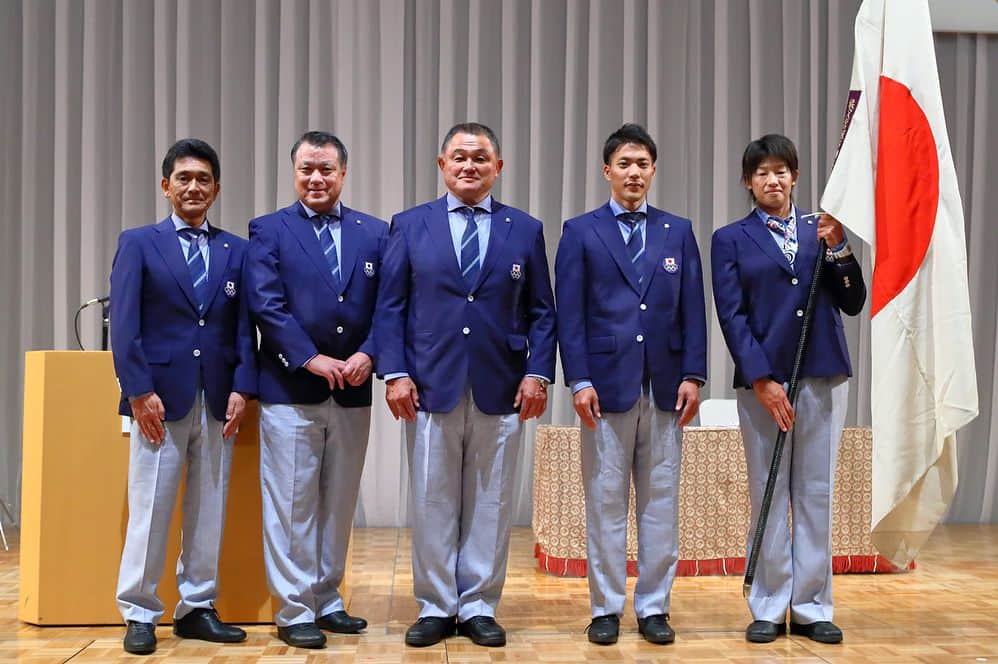日本オリンピック委員会さんのインスタグラム写真 - (日本オリンピック委員会Instagram)「第18回アジア競技大会（2018/ジャカルタ・パレンバン）日本代表選手団の結団式および出陣式が13日、都内で行われました。日本代表選手団への応援を、よろしくお願いいたします！（写真：アフロスポーツ、フォートキシモト） . Asian Games @asiangames2018 will take place from August 18th! The national team gathered and many athletes, such as Ryota Yamagata (Athletics), team captain, and Yukiko Ueno (Softball), flag-bearer, participated in a ceremony held in Tokyo on August 13th. . #アジア大会 #AsianGames2018 #EnergyOfAsia #がんばれニッポン #TEAMNIPPON #JapaneseOlympicCommittee . 📷 AFLO SPORT, PHOTO KISHIMOTO」8月13日 21時29分 - teamjapanjoc