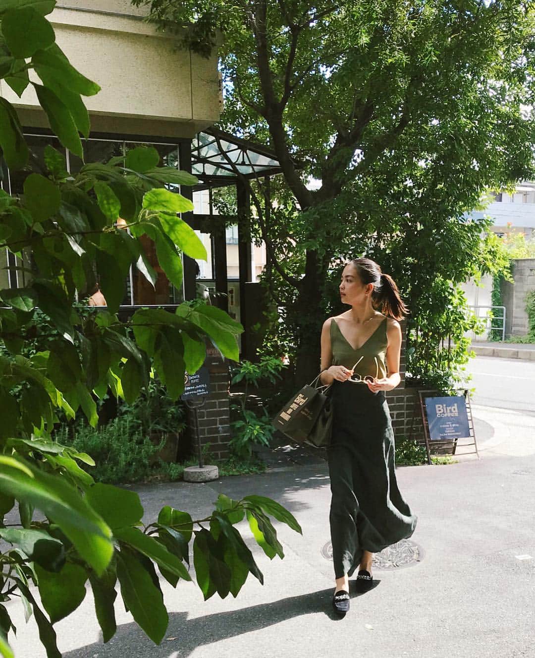 矢野未希子さんのインスタグラム写真 - (矢野未希子Instagram)「大阪でも家具巡り♡  ランプ買ったの。  みつばちハッチ🐝ランプ✨  お家に来るのが楽しみ♡  今日はグリーンコーデ🌴🌴」8月13日 21時58分 - mikko1104