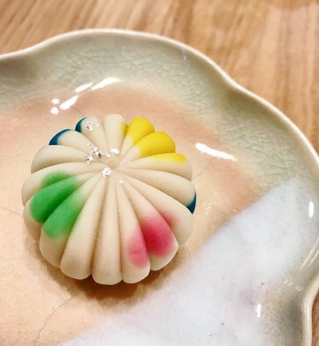 藤澤恵麻さんのインスタグラム写真 - (藤澤恵麻Instagram)「手土産で練りきりをいただきました。 どれも食べるのが勿体ないほど可愛くて綺麗！ 和菓子は季節感があっていいですね。 練りきりの中身は白餡と柚子餡。優しい甘みでとても美味しかったです。 幸せなおやつの時間を楽しみました。  #恵麻 #ema #和菓子 #おやつ #練りきり #朝顔 #かわいい #おいしい」8月13日 14時56分 - ema_fujisawa_official
