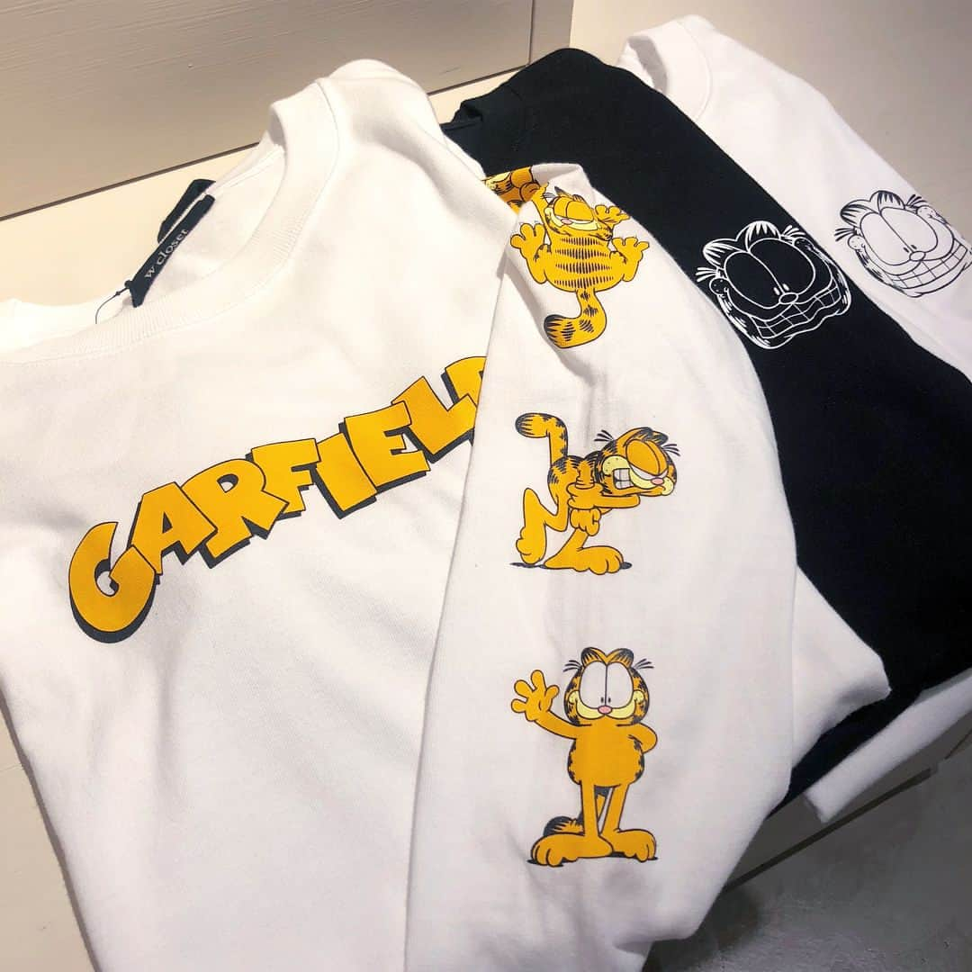 名古屋パルコさんのインスタグラム写真 - (名古屋パルコInstagram)「【西館4F ダブルクローゼット】 「GARFIELD × w closet」のコラボアイテム🐈🐾 . シンプルなモノトーンデザイン(ホワイト・ブラック)と、ガーフィールドらしいオレンジの計3種です🧡 . オレンジのロゴTシャツの袖にはキュートなガーフィールドが並んでいます❣️ . 詳細はダブルクローゼット名古屋パルコ店までお問い合わせください。 . #ダブルクローゼット #wcloset #ガーフィールド #garfield #ロゴt #猫 #cat #名古屋パルコ #名古屋PARCO#nagoyaparco #パルコ #PARCO #名古屋 #nagoya #栄 #矢場町」8月13日 15時48分 - parco_nagoya_official