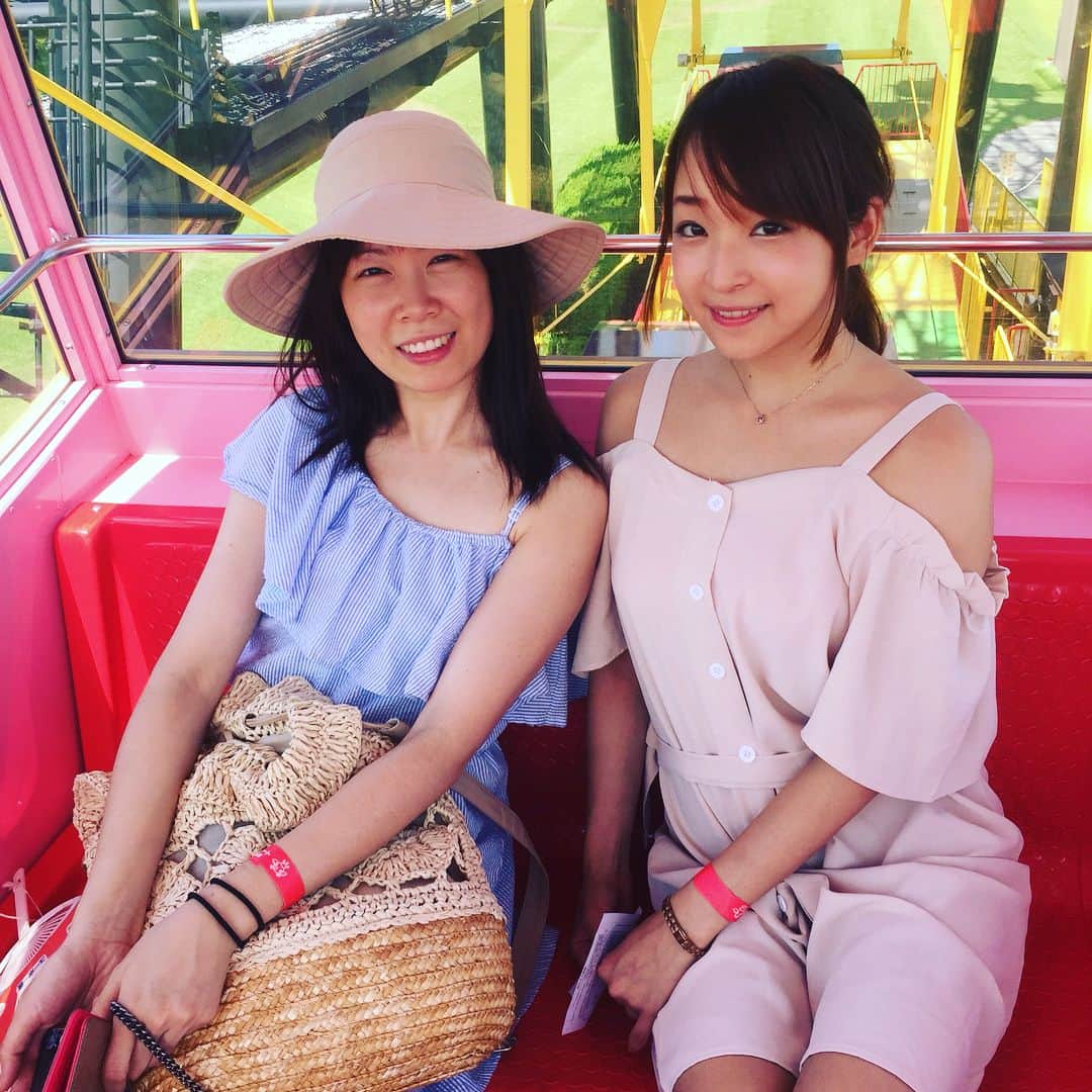 くぼたみかのインスタグラム：「17 years friendship❤️my HongKong sis Joanne I’m so lucky to have you in my life❤️ ルイジアナで同じホストファミリーに留学したJoanneと✨お互い少しだけ遠くに住んでるけど家族ぐるみで毎年会えるの本当嬉しい❤️息子くんもいつも手繋いでくれて可愛すぎる😂 #hongkomg #friendshipgoals #bff #family #香港 #love #ドイツ村 #夏 #summer」