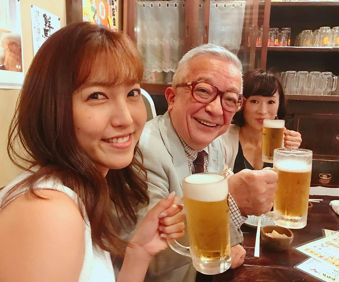 小澤陽子さんのインスタグラム写真 - (小澤陽子Instagram)「at work☻  昨日の、中継終わり📺新潟にて(*´꒳`*)🌟 新幹線までの間、反省部屋です🍻(みんなの夢馬券の🎫 . .  #おざよーの本日の人文字KEIBA🏇 . 『そのセキちゃうー！』とつっこんでくれた方がいましたが、正解です😂✨ 『関屋記念』の、”せき”でした‼️🌬 . . #反省部屋 #自分はちゃっかり #3連複的中🎯 #たまにはね…笑 #いつだか描いた井崎先生😳 #おざよー画伯🎨  #関屋記念 #夏は牝馬 という格言通り #牝馬ワンツースリー🚺🚺🚺 . . フランスGⅠ🇫🇷ジャックルマロワ賞も、1,3着馬牝馬！ フランスでも、夏は女の子なのかな…？ #UMAJO #ウマジョ #週末はウマでしょ #みんなのKEIBA #KEIBA好きを広げたい🐴♪ #みんなの夢馬券」8月13日 17時15分 - yoko.ozawa729