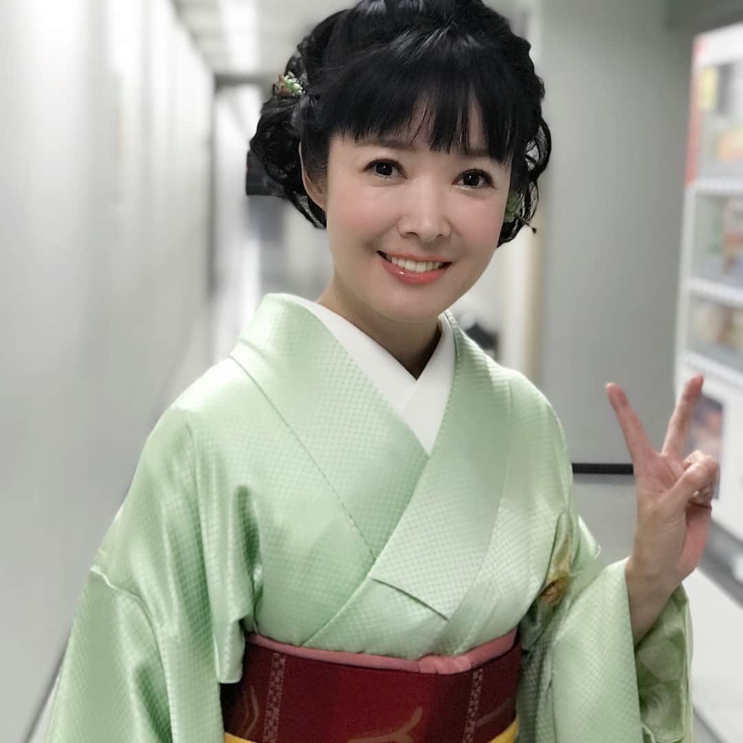 田川寿美さんのインスタグラム写真 - (田川寿美Instagram)「綸子の付下げの着物に抽象柄。帯も洒落本袋帯で、全体にモダンな着こなしをしてみました。 #綸子 #抽象柄 #洒落袋帯 #着物 #kimono #演歌 #enka」8月13日 17時57分 - toshimi_tagawa