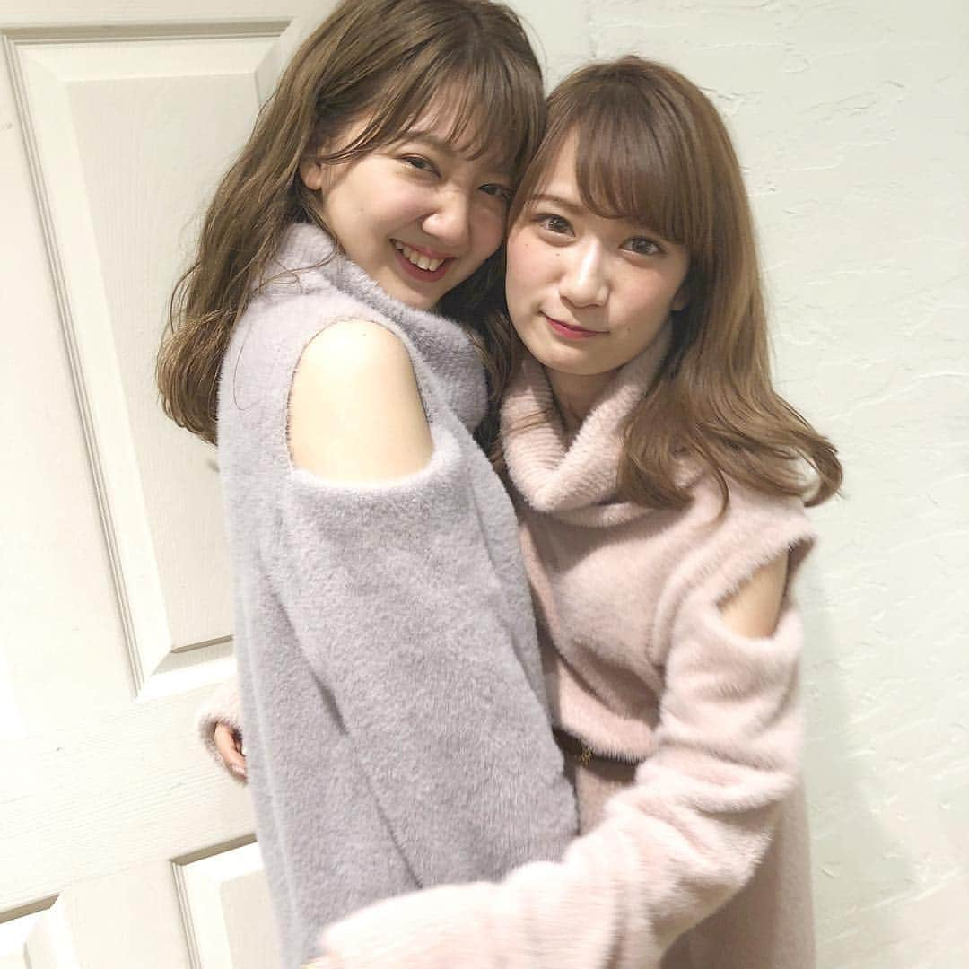 古南 祐佳さんのインスタグラム写真 - (古南 祐佳Instagram)「. 予約の時点で既に人気なやーつ💟 ランウェイチャンネルでニットアイテムがポイント20倍っていう私得フェアが開催されてるからニット画像投下🧚🏻‍♀️💕 . ニットだいすきまん٩( 'ω' )و❤︎ . #ショルダーオープンニットワンピース . . . #dazzlin #dazzlinstaff #fashion  #coordinate #dazzlin_autumn  #ダズリン #ファッション #コーデ #ニットワンピ #ふたごコーデ  #おそろコーデ #followme」8月13日 19時37分 - komi_yk